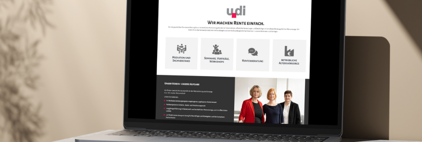 Laptop auf dem Tisch mit Webseite von u.di